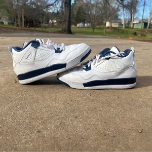 Jordan 4 retro kids size 2.5